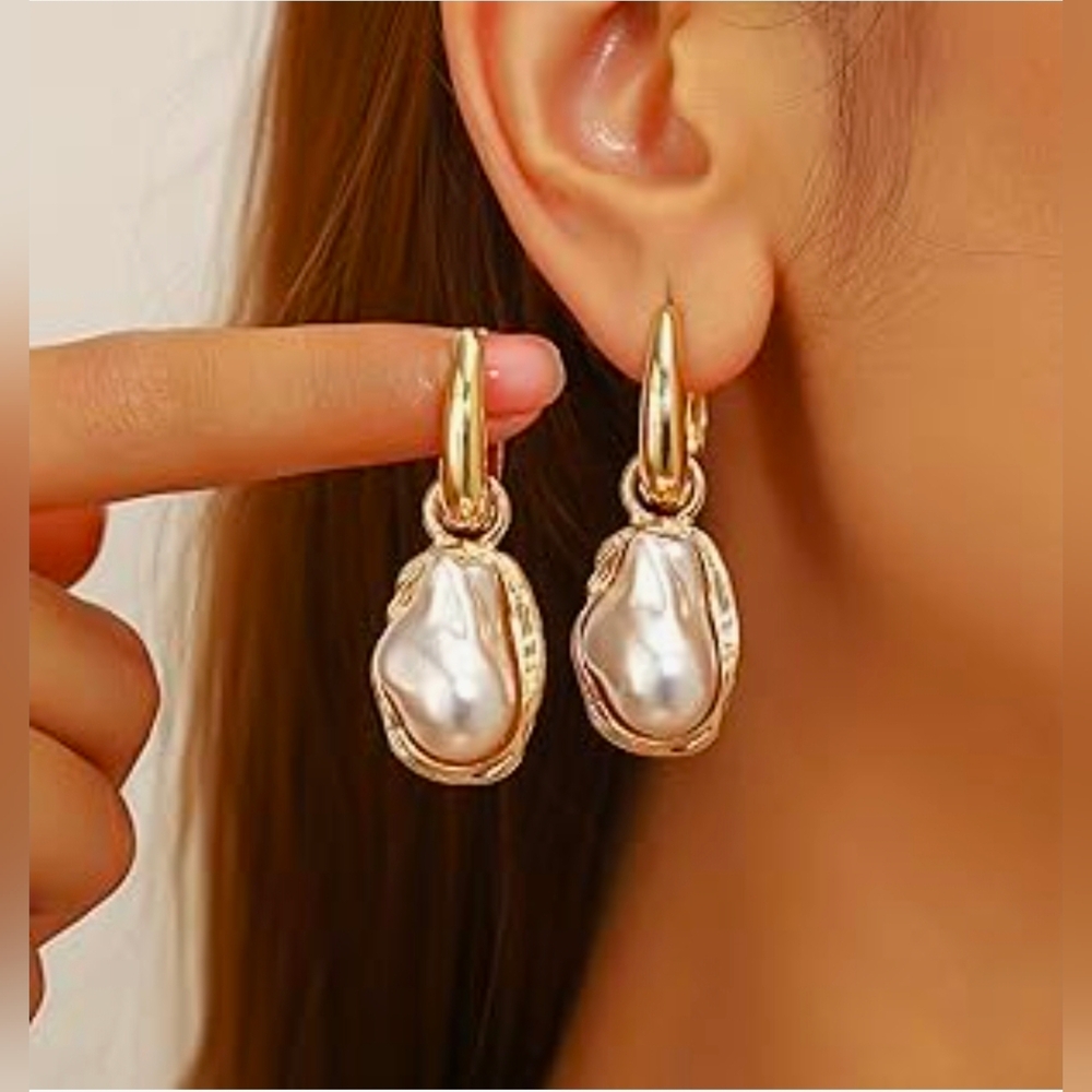 Elegant Gold and Pearl Drop Earrings